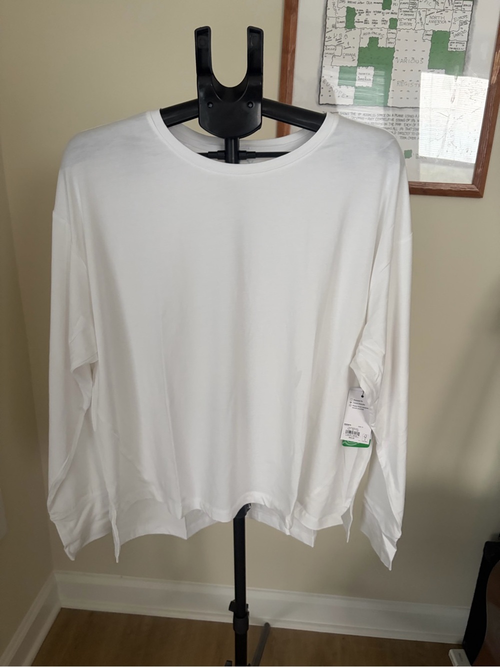 Kohl's Women's White Long-Sleeve Crewneck Sweatshirt